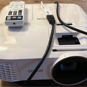 Epson Home Cinema 2150 projector like new
